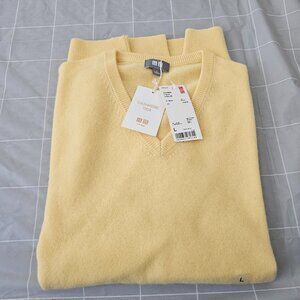Brand New Women Uniqlo Sweater Yellow Cashmere V-Neck Sweater L